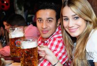FUSSBALL 1. BUNDESLIGA 13/14:  Thiago Alcantara und Freundin Julia Vigas