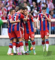 Fussball 1. Bundesliga Saison 14/15: JUBEL FC Bayern Muenchen