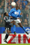 Fussball 1. Bundesliga: Bochum - Schalke, Zweikampf