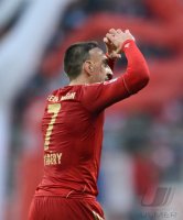 Fussball 1. Bundesliga, Saison 2012/2013:  Jubel nach dem Tor zum 3:0 Franck Ribery (FC Bayern Muenchen) zeigt ein HERZ