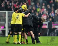 Fussball 1. Bundesliga 10/11: Brillen Unfall - Juergen Klopp (Borussia Dortmund)