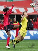 Fussball 1. Bundesliga: Leverkusen - Dortmund, Zweikampf