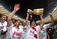 Fussball: DFB Pokal Finale: JUBEL Franck Ribery, Anatoliy Tymoshchuk, Bastian Schweinsteiger (v. li., FCB)
