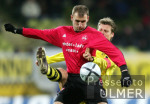 Fussball 1. Bundesliga: Nuernberg - Dortmund, Zweikampf