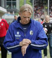 Fussball 2. Bundesliga SC Freiburg   Trainer Volker Finke