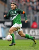 Fussball: 1. Bundesliga Saison 2010/2011: Werder Bremen, FRINGS am Ball