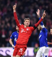 Fussball 1. Bundesliga Saison 19/20: FC Bayern Muenchen -  FC Schalke 04