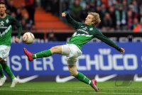 Fussball: 1. Bundesliga Saison 2010/2011: Bremen, MARIN am Ball