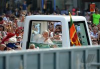 Papst Benedikt XVI besucht Mailand