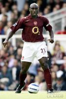 Fussball International: Arsenal, CAMPBELL Einzelaktion am Ball