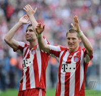 Fussball 1. Bundesliga : JUBEL  Van Bommel und Schweinsteiger  (FC Bayern Muenchen)