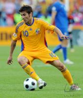 FUSSBALL EURO 2008: Rumaenien, Mutu Einzelaktion