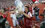 FUSSBALL  1. Liga  FC Bayern  JUBEL  Meisterschale