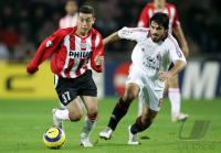 Fussball Champions League: Eindhoven - Mailand, Zweikampf