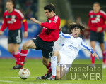 Fussball 1. Bundesliga: Leverkusen - Schalke, Zweikampf