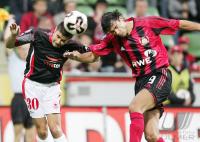 Fussball Uefa Cup: Leverkusen - Sofia, Zweikampf