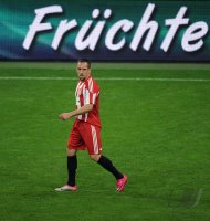 Fussball 1. Bundesliga : Franck Ribery (FC Bayern Muenchen) vor einer WERBEBANDE FRUECHTE