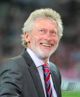 FUSSBALL INTERNATIONAL  CHL Viertelfinale 11/12: Paul Breitner (FC Bayern Muenchen)
