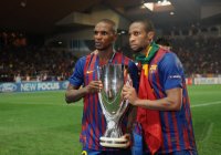 Fussball UEFA SUPER CUP 2011: JUBEL Pedro Rodriguez  (Barca) und David Villa (Barca) mit Pokal