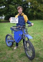 Mechatronik - Student Elias Pfeffer bewirb sich oeffentlich bei Tesla-Chef Elon Musk