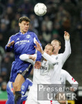 Fussball 1. Bundesliga: Gladbach - Schalke, Zweikampf