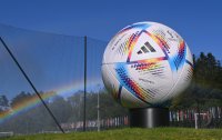 Uebergrossser Adidas WM Ball 2022 Al Rihla am Home of FIFA in Zuerich