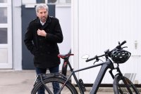 Oberbuergermeister Palmer hat die groesste Photovoltaikanlage Tuebingens offiziell in Betrieb genommen