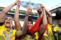 Fussball 1. Bundesliga : Lukasz Piszczek, Nuri Sahin   (v.li., Borussia Dortmund) jubel mit Schale