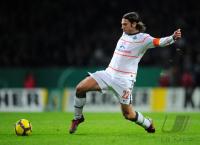 FUSSBALL, DFB Pokal Halbfinale: Bremen, FRINGS Einzelaktion am Ball