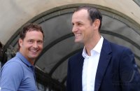 FUSSBALL, DFB Pokal 1. Hauptrunde:  Trainer Marcus Sorg (li, SC Freiburg) mit Trainer Heiko Herrlich (re, Unterhaching)