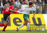 Fussball Bundesliga: Bremen - Leverkusen, Zweikampf