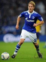 Fussball: Europa League, Saison 2011/2012: Schalke, HOLTBY am Ball