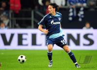 FUSSBALL UEFA CUP: Schalke, KURANYI Einzelaktion