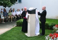 Enthuellung Bischof Sproll Stele in Rottenburg