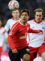 Fussball: 1. Bundesliga Saison 2010/2011: Mainz 05, FATHI am Ball