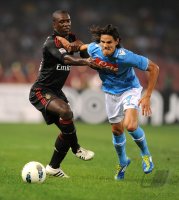 FUSSBALL SERIE A:  Clarence Seedorf (li, AC Mailand) gegen Cavani (re, Napoli)