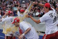 Fussball 1. Bundesliga : BIERDUSCHE Deutscher Meister 09/10   FC Bayern Muenchen