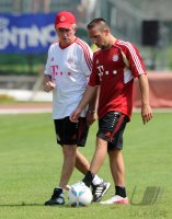 Fussball 1. Bundesliga Saison   2011/2012 : Trainer Jupp Heynckes , Franck Ribery (v. li., FC Bayern Muenchen)