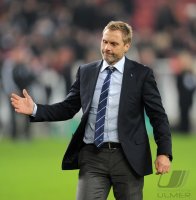 FUSSBALL  DFB Pokal 11/12  Achtelfinale: Enttaeuschung Trainer Thorsten Fink (Hamburger SV)