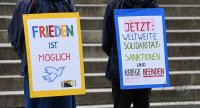 Mahnwache, Demo fuer Frieden auf dem Holzmarkt in Tuebingen