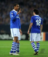 Fussball CHL  Saison 2010/2011: Joel Matip, Jose Manuel Jurado (v.re, FC Schalke 04)