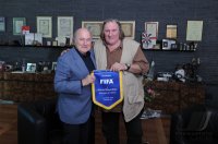 Fussball  International  FIFA Praesident Blatter (Schweiz) und Schauspieler Depardieu (Frankreich)