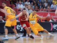 Basketball 1. Bundesliga 14/15 Hauptrunde:  Walter Tigers Tuebingen - Brose Baskets Bamberg