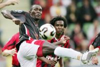 Fussball Uefa Cup: Leverkusen - Sofia, Zweikampf