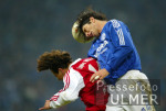 Fussball 1. Bundesliga: Schalke - Bayern, Zweikampf