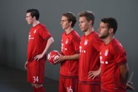 Fussball 1. Bundesliga 15/16: Fototermin beim FC Bayern Muenchen