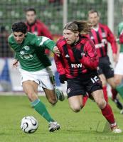 Fussball 1. Bundesliga: Bayer leverkusen - VFL Wolsburg, Zweikampf