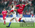 Fussball Uefa-Cup: Bochum - Luettich, Zweikampf