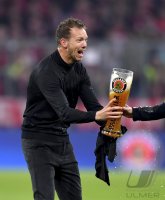 Fussball 1. Bundesliga Saison 21/22: JUBEL FC Bayern Muenchen feiert die 32. Meisterschaft