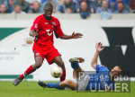 Fussball 1. Bundesliga: Schalke - Hannover, Zweikampf